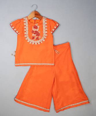 Orange embroidered silk kurta set 1