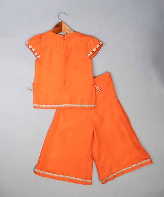 Orange embroidered silk kurta set 2