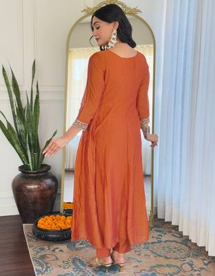 vichitra silk blend embroidered straight kurta set with pant & organza embroidered dupatta 3