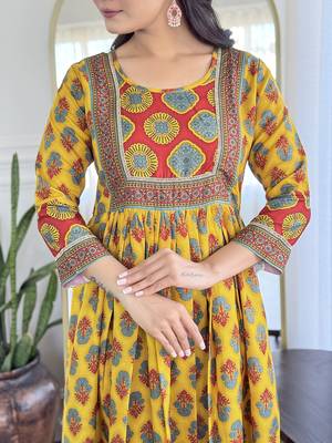 rayon printed flared kurta set with pant & linen printed dupatta 4