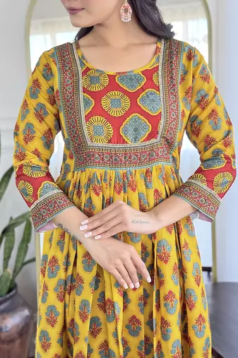 Women   s rayon printed flared kurta set with pant & linen printed dupatta