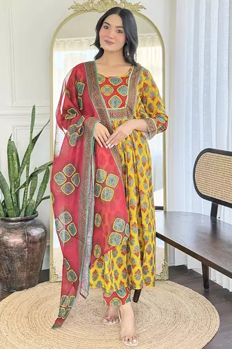 Women   s rayon printed flared kurta set with pant & linen printed dupatta