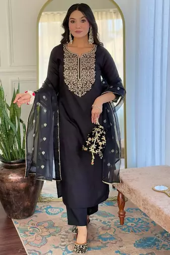 Women’s stylish embroidered straight kurta set in viscose with pant & dupatta