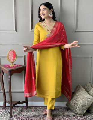mustard chanderi embroidered kurta set with pant & viscose jacquard dupatta 5