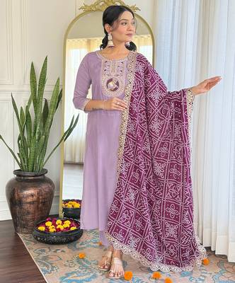 Women's lavender embroidered kurta set in bsy viscose with silk blend lace dupatta 1