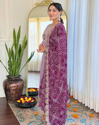 Women's lavender embroidered kurta set in bsy viscose with silk blend lace dupatta 2