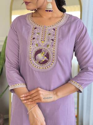 Women's lavender embroidered kurta set in bsy viscose with silk blend lace dupatta 4