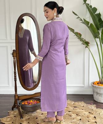 viscose silk embroidered kurta set with pant & printed chinon dupatta 3