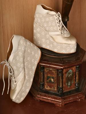 White beads embroidered wedges shoes 2