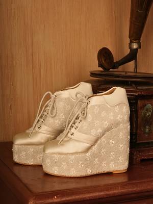 White beads embroidered wedges shoes 3