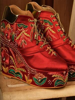 Red floral embroidered wedges shoes 2