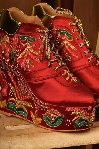Red floral embroidered wedges shoes