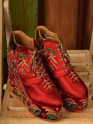 Red floral embroidered wedges shoes 3