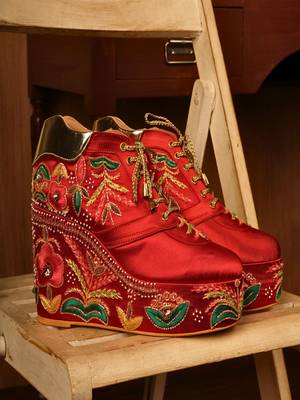 Red floral embroidered wedges shoes 4