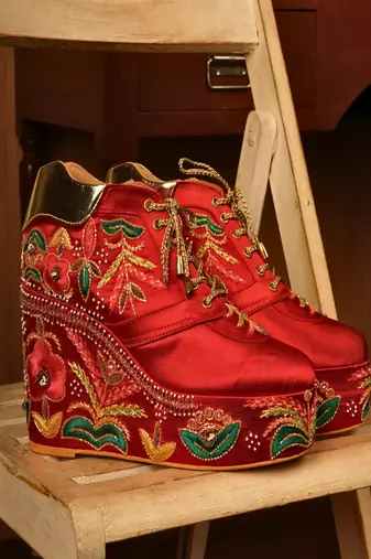 Red floral embroidered wedges shoes
