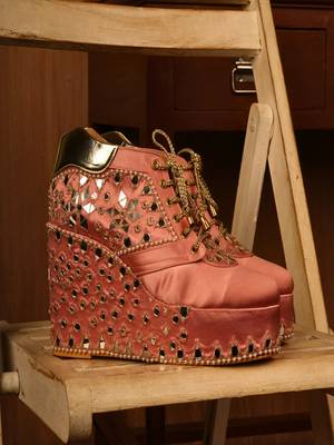 Pink mirror embroidered wedges shoes 2