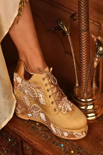 Gold beads embroidered wedges shoes