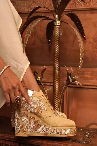 Gold beads embroidered wedges shoes