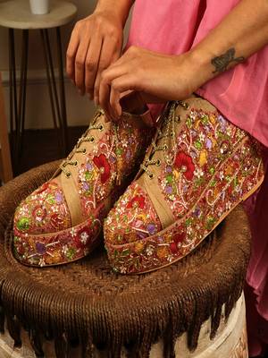 Peach floral embroidered wedges shoes 3