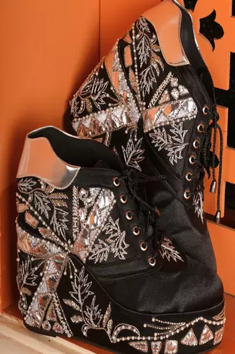 Black floral embroidered wedges shoes