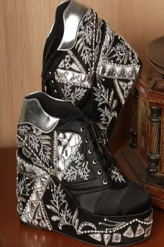 Black floral embroidered wedges shoes