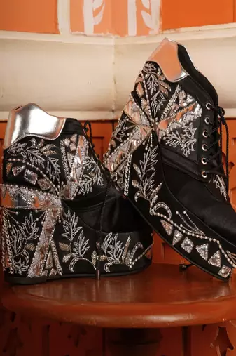 Black floral embroidered wedges shoes