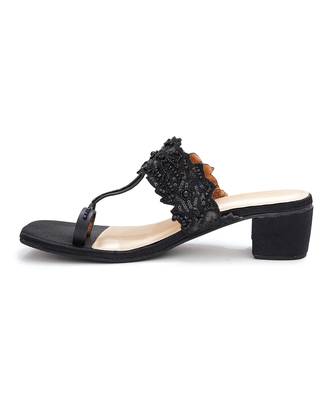 Black embroidered Kolhapuri block heels 4