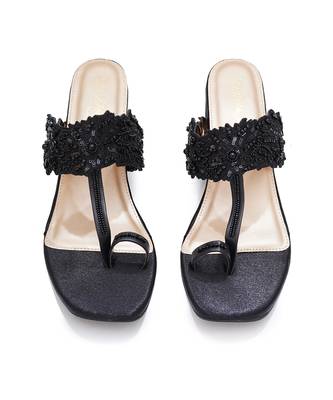Black embroidered Kolhapuri block heels 5