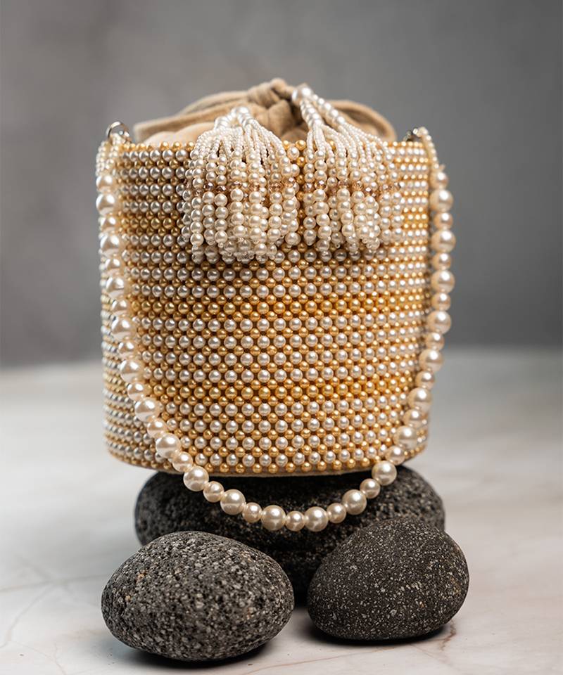 White silk embroidered bucket bag 