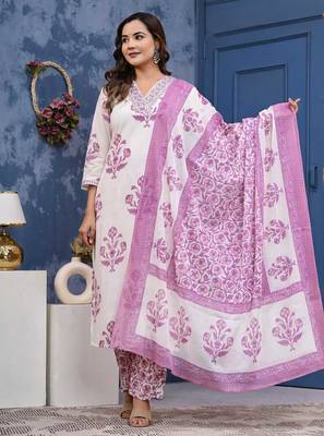 Pink cotton printed & hand work straight kurta bottom & dupatta set 1