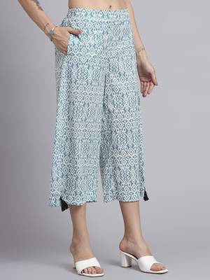 Women green cotton printed & hand work co-ord set (set of 2) 4
