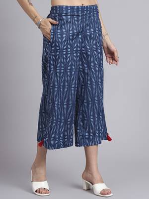 Women blue cotton printed & hand work co-ord set (set of 2) 4