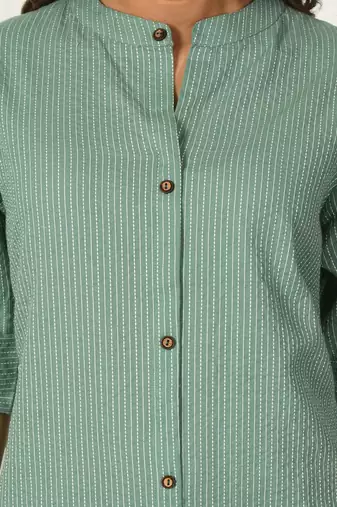 Women green cotton katha & trim work kurta bottom set