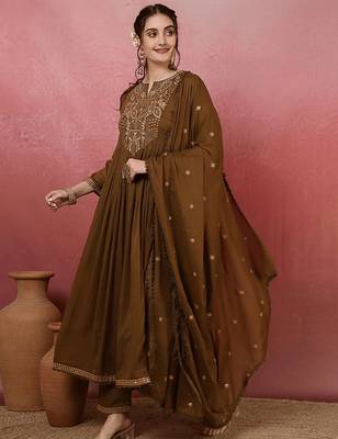 Mehendi viscose chanderi heavy thread embroidery work kurta pant set 2