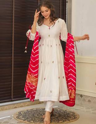 Off white chanderi heavy thread embroidery work with printed dupatta kurta pant set 1