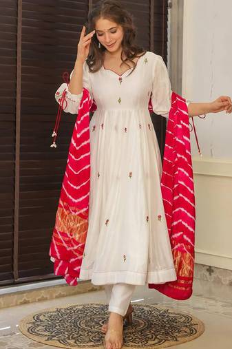 Off white chanderi heavy thread embroidery work with printed dupatta kurta pant set