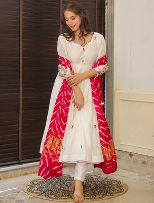 Off white chanderi heavy thread embroidery work with printed dupatta kurta pant set 2