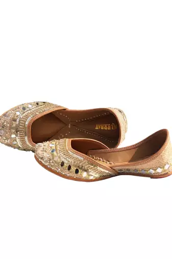 Gold mirror embroidered leather juttis