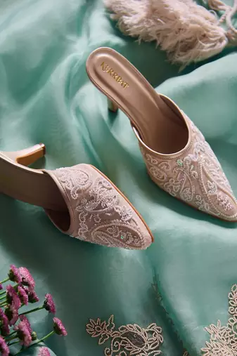 White beads embroidered Leather heels