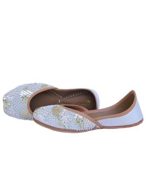 White sequin embroidered leather juttis 2