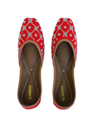 Red sequin embroidered leather juttis 1