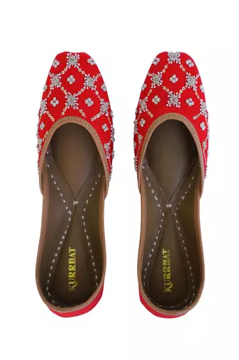Red sequin embroidered leather juttis