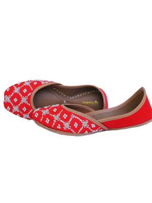 Red sequin embroidered leather juttis 2