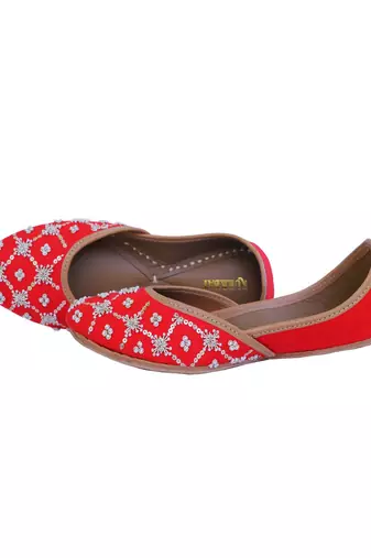 Red sequin embroidered leather juttis