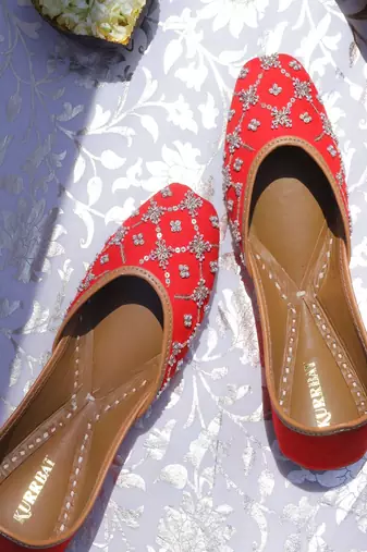 Red sequin embroidered leather juttis