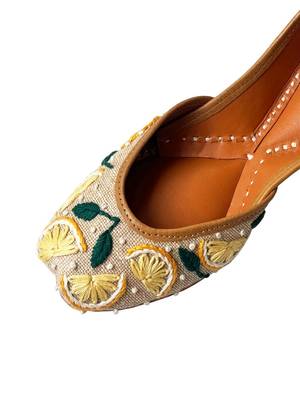 Beige embroidered leather juttis 5