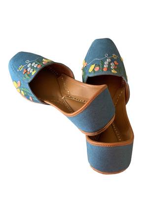Blue floral embroidered Denim juttis 3