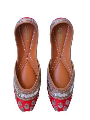 Red embroidered leather juttis 1