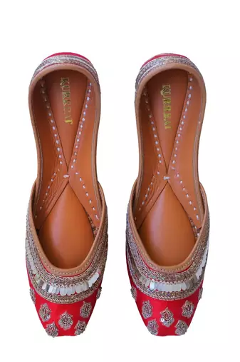 Red embroidered leather juttis