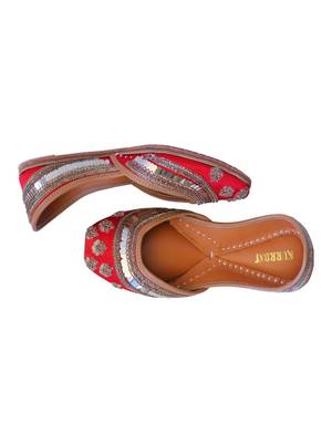 Red embroidered leather juttis 2